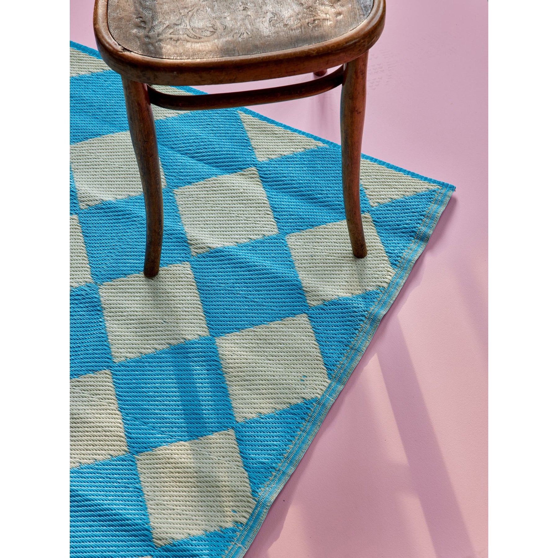 rice-dk-recycled-plastic-runner-with-blue-harlequin-checkers-rice-flrun-b