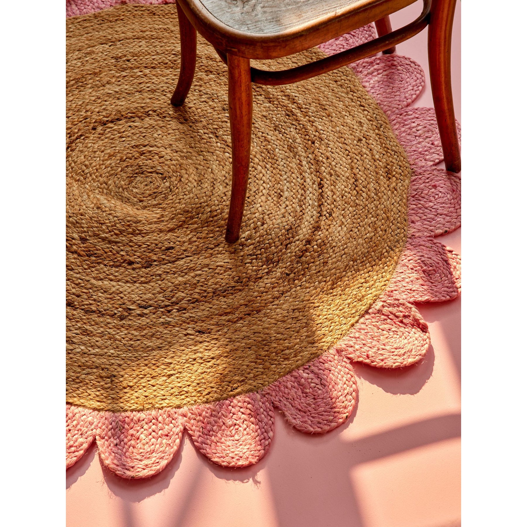 rice-dk-round-jute-rug-with-pink-edge-rice-flcar-rn