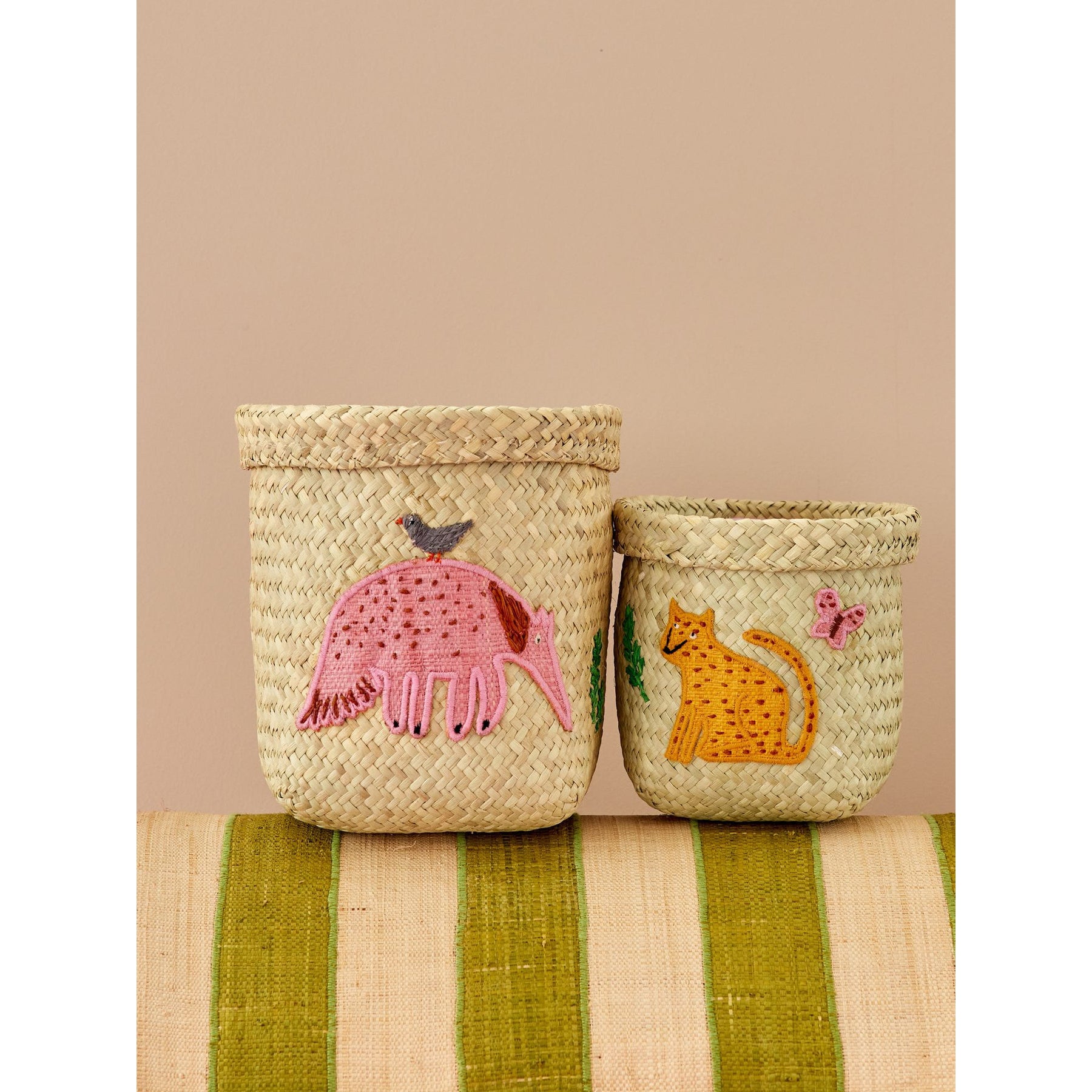 rice-dk-small-round-raffia-storage-basket-natural-ant-eater-embroidery-rice-bssto-2zalant