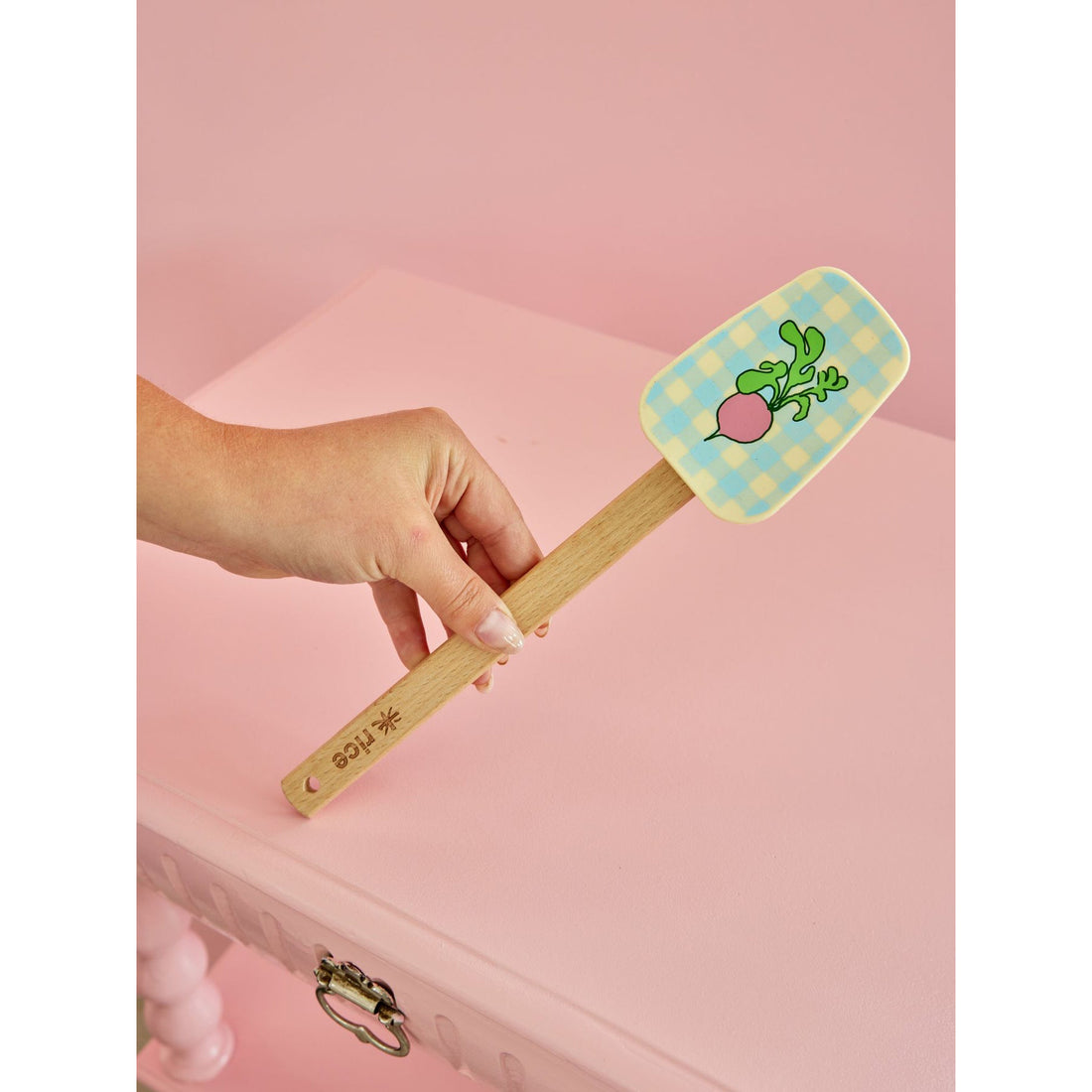 rice-dk-wood-scraper-blue-ravishing-radish-print-rice-kispa-ss24xcrara