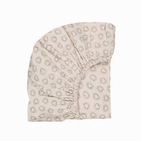 rose-in-april-fitted-sheet-print-dotted-heart-greige-baby-nursery-ria-art000001204-01