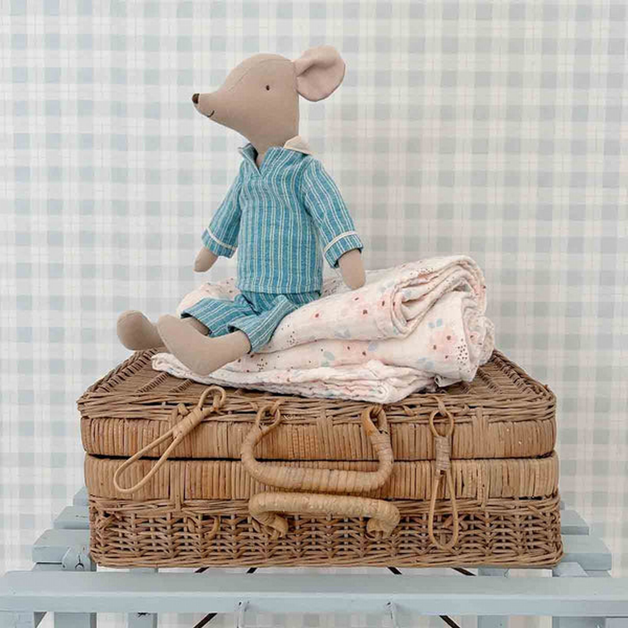 rose-in-april-swaddle-print-may-baby-nursery-clothing-wear-fashion-accessories-ria-art000001245-05