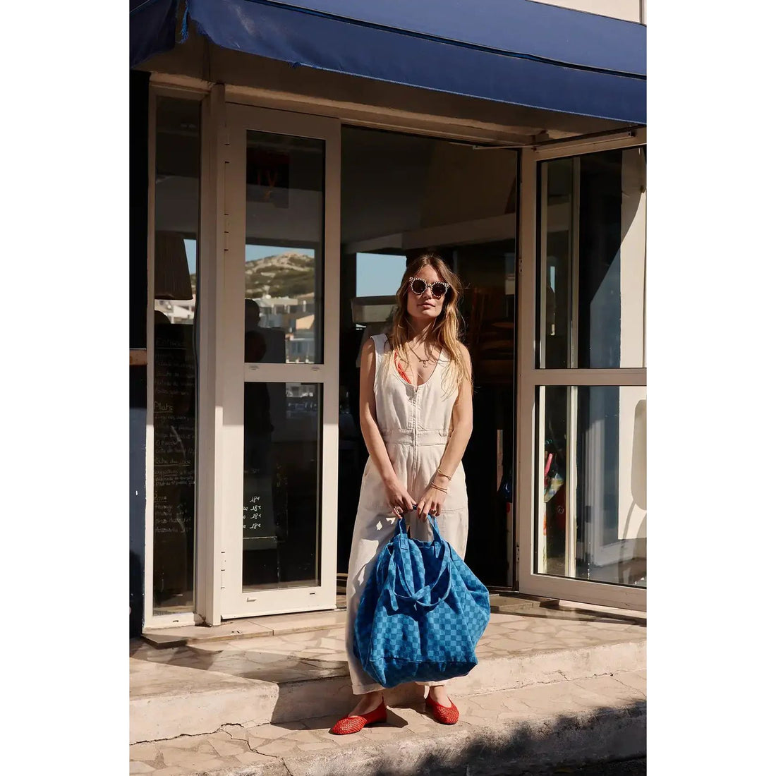 rose-in-april-tote-bag-elisa-checkerboard-greek-blue-navy-blue-ria-art000001383