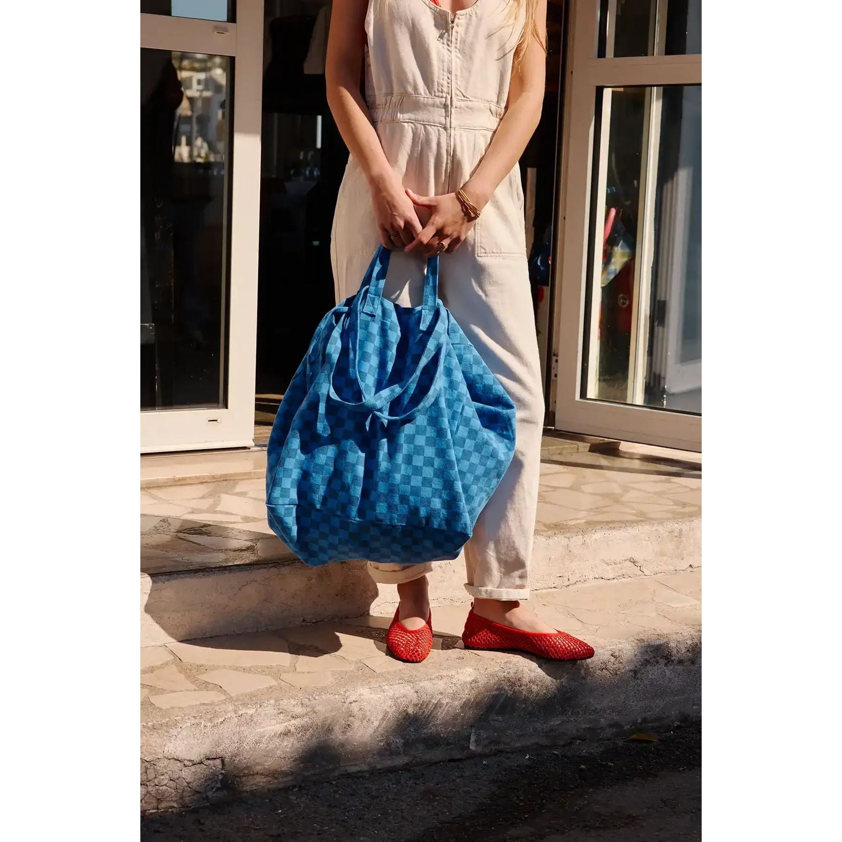 rose-in-april-tote-bag-elisa-checkerboard-greek-blue-navy-blue-ria-art000001383