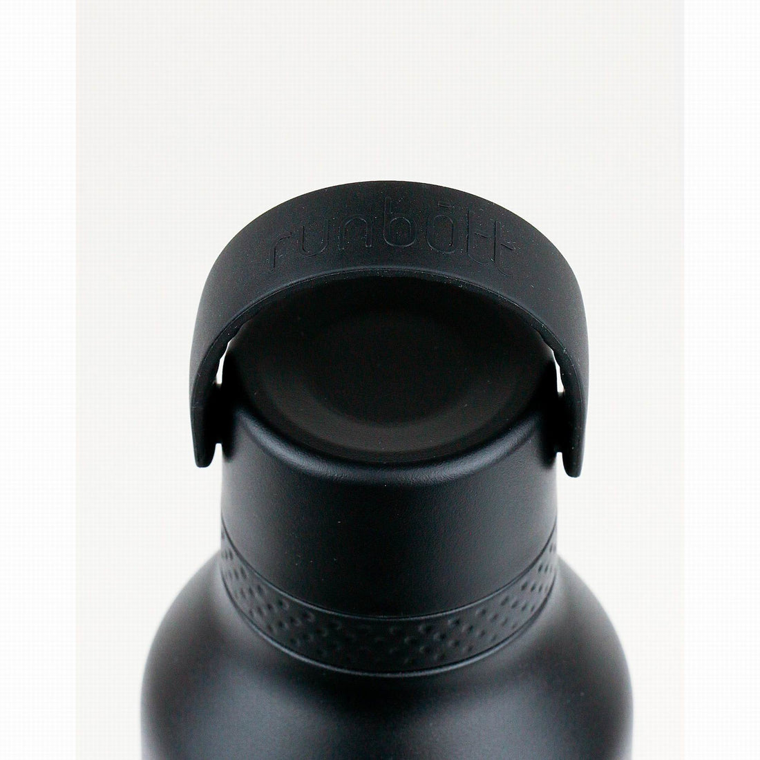 runbott-mii-insulated-bottle-600ml-black-kitchen-runb-91898630-06