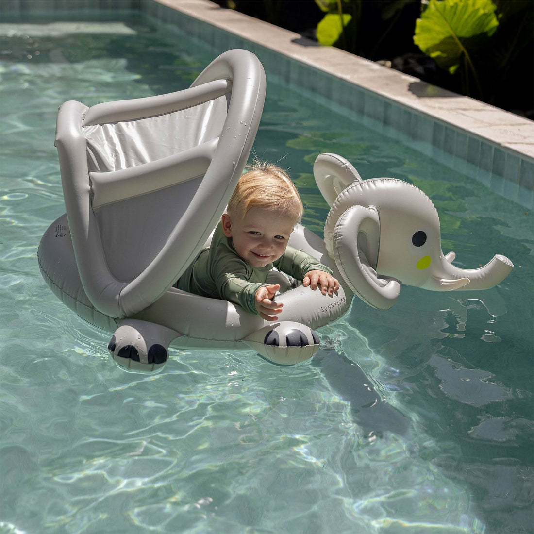 sunnylife-baby-float-eli-the-elephant-grey-play-toy-sunl-s61bfeeg-08