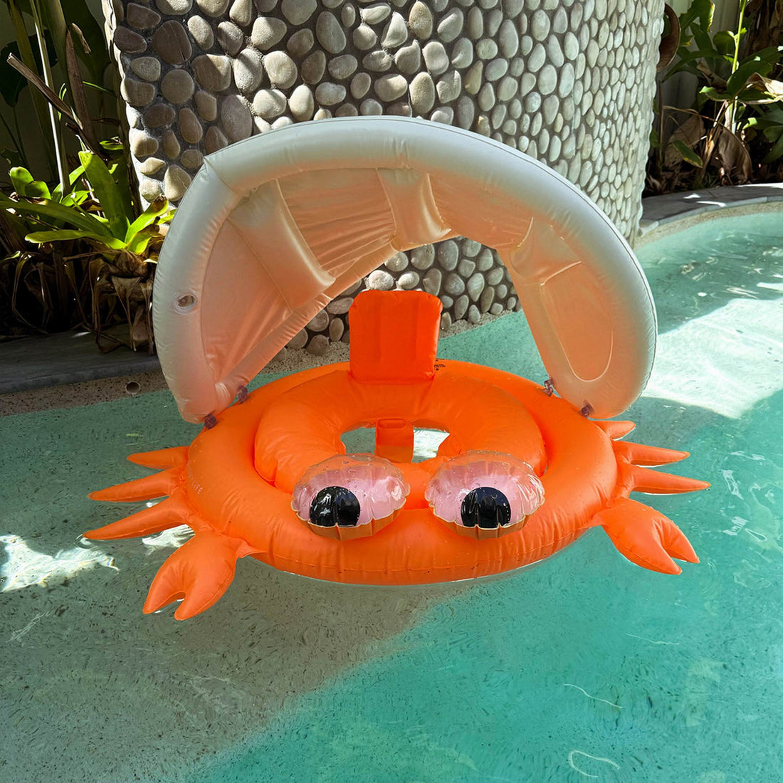 sunnylife-baby-float-sonny-the-sea-creature-neon-orange-play-toy-sunl-s5lbabso-07