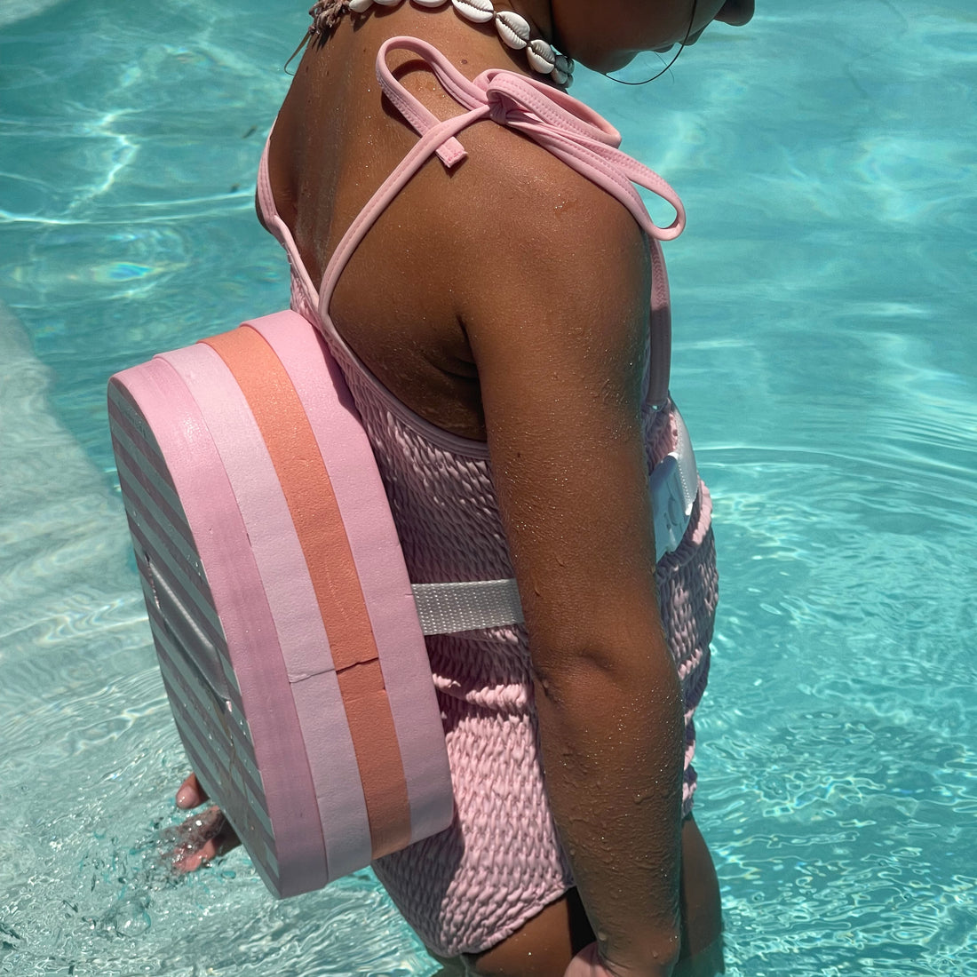 sunnylife-bubble-back-float-cotton-candy-cherry-sunl-s51bbfpk