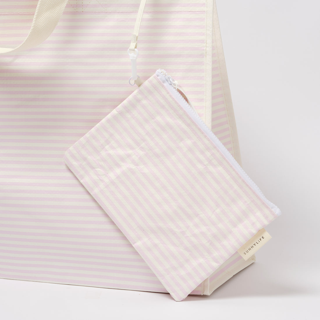 sunnylife-carryall-beach-bag-lazy-days-pink-stripe-sunl-s51carpk