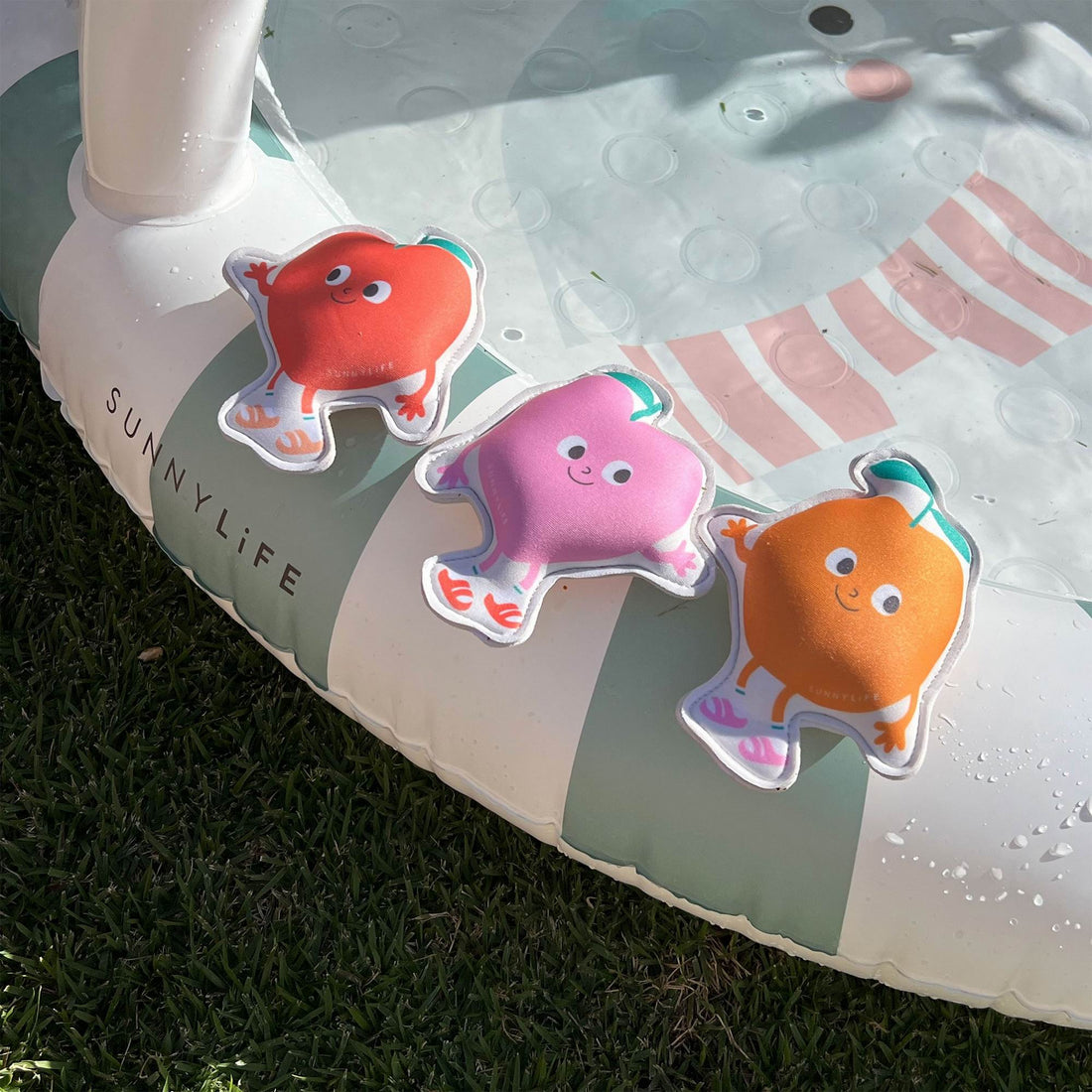 sunnylife-dive-buddies-poppy-the-peach-multi-set-of-3-play-toy-sunl-s61dbppm-07