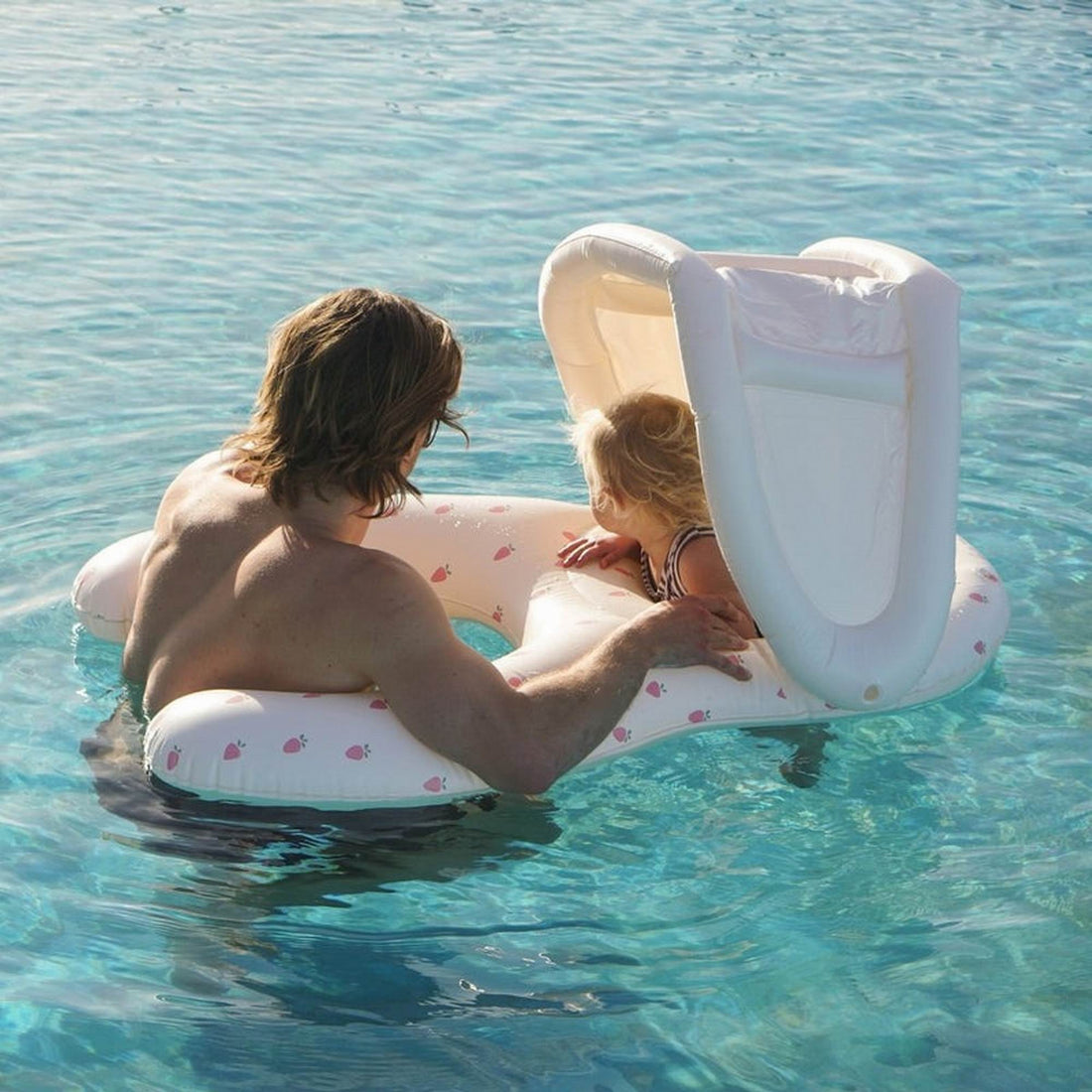 sunnylife-float-together-baby-seat-strawberry-sunshine-play-toy-sunl-s51fbssts-06
