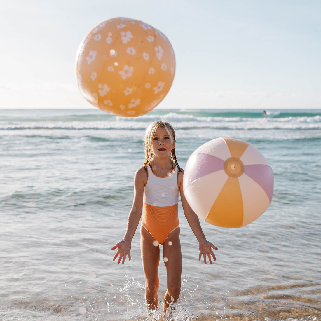 sunnylife-inflatable-beach-ball-set-of-2-princess-swan-multi-sunl-s41ibbsn