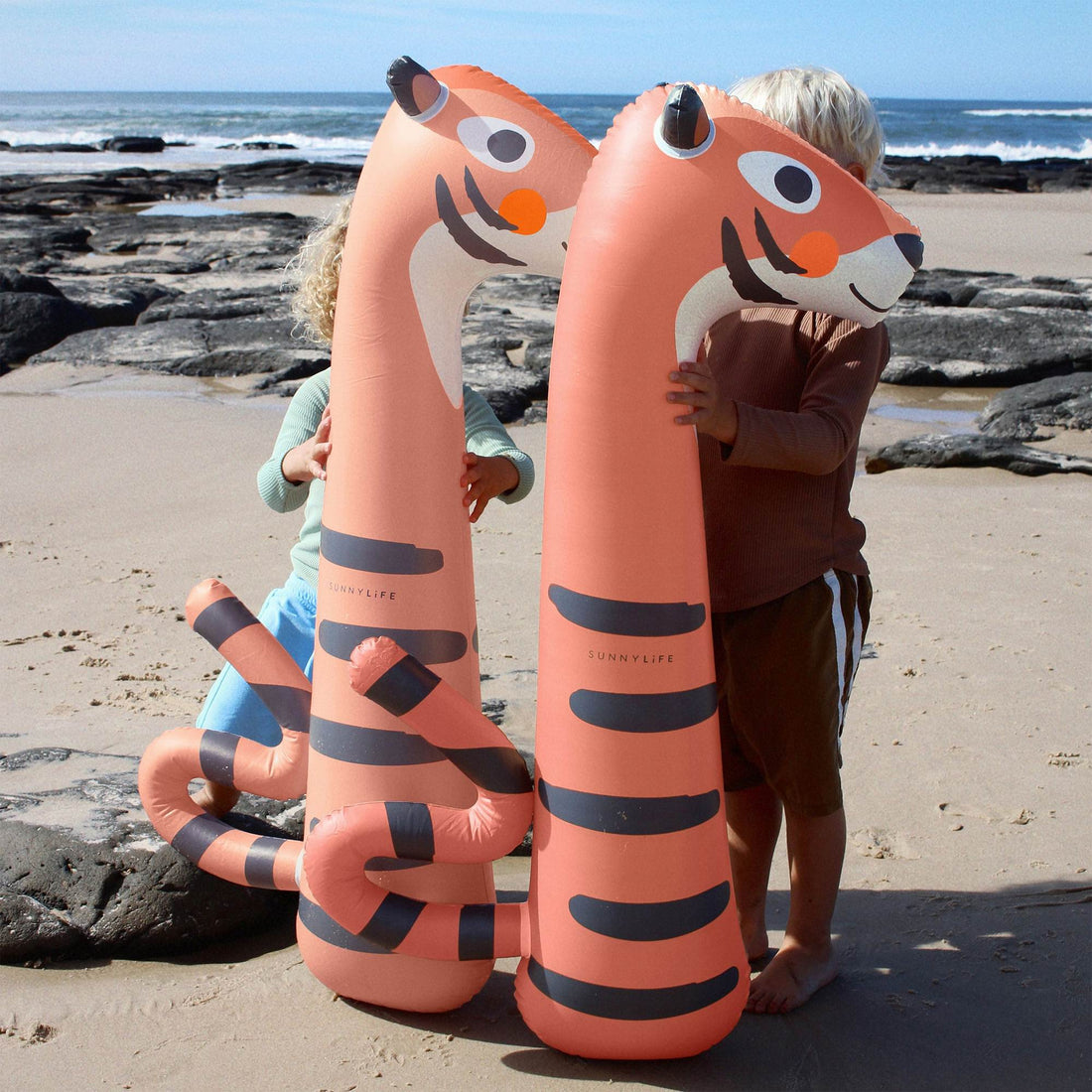 sunnylife-kids-inflatable-noodle-tino-the-tiger-clay-set-of-2-play-toy-sunl-s61kintc-09