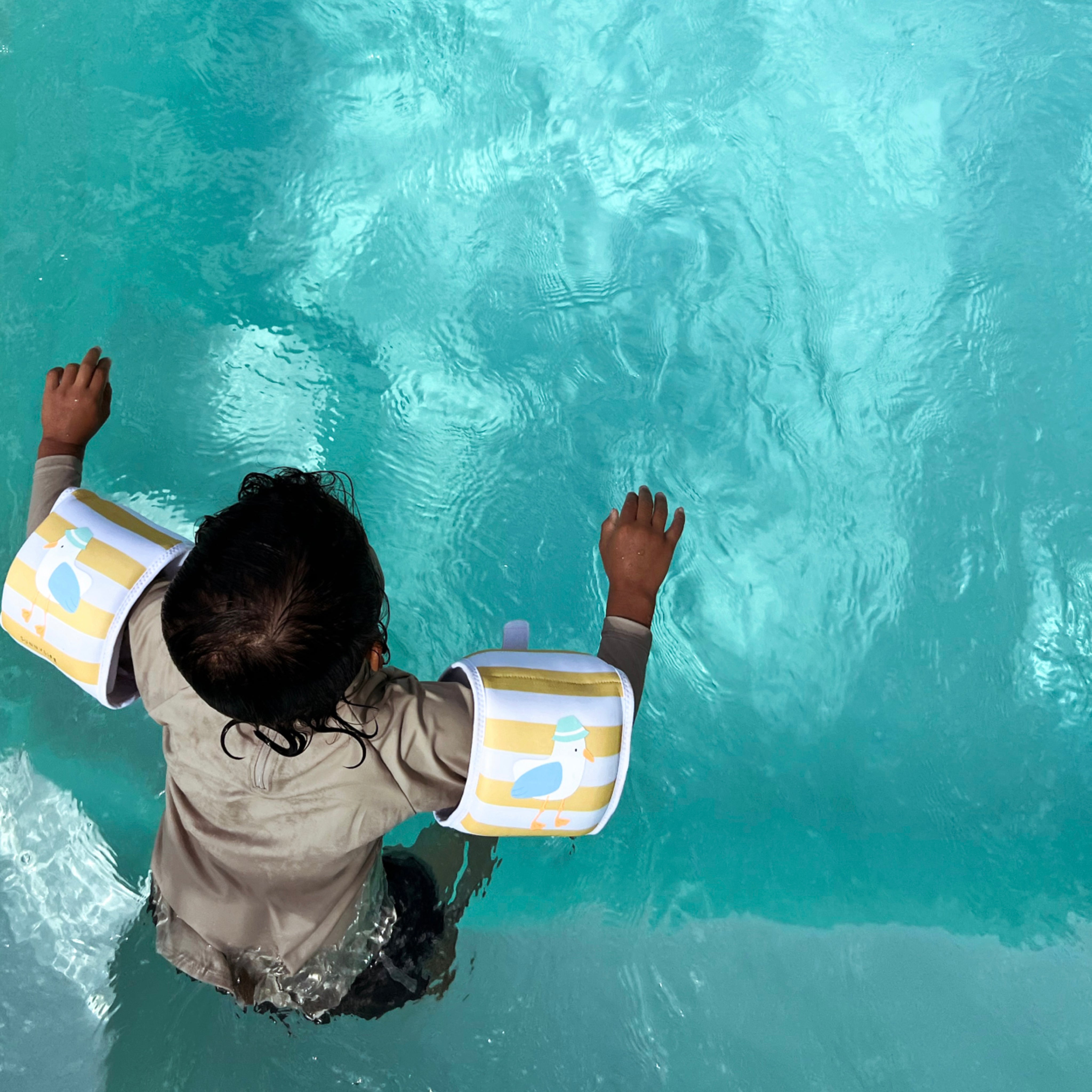 sunnylife-kids-neoprene-arm-bands-sid-the-seagull-mustard-stripe-sunl-s51nabms