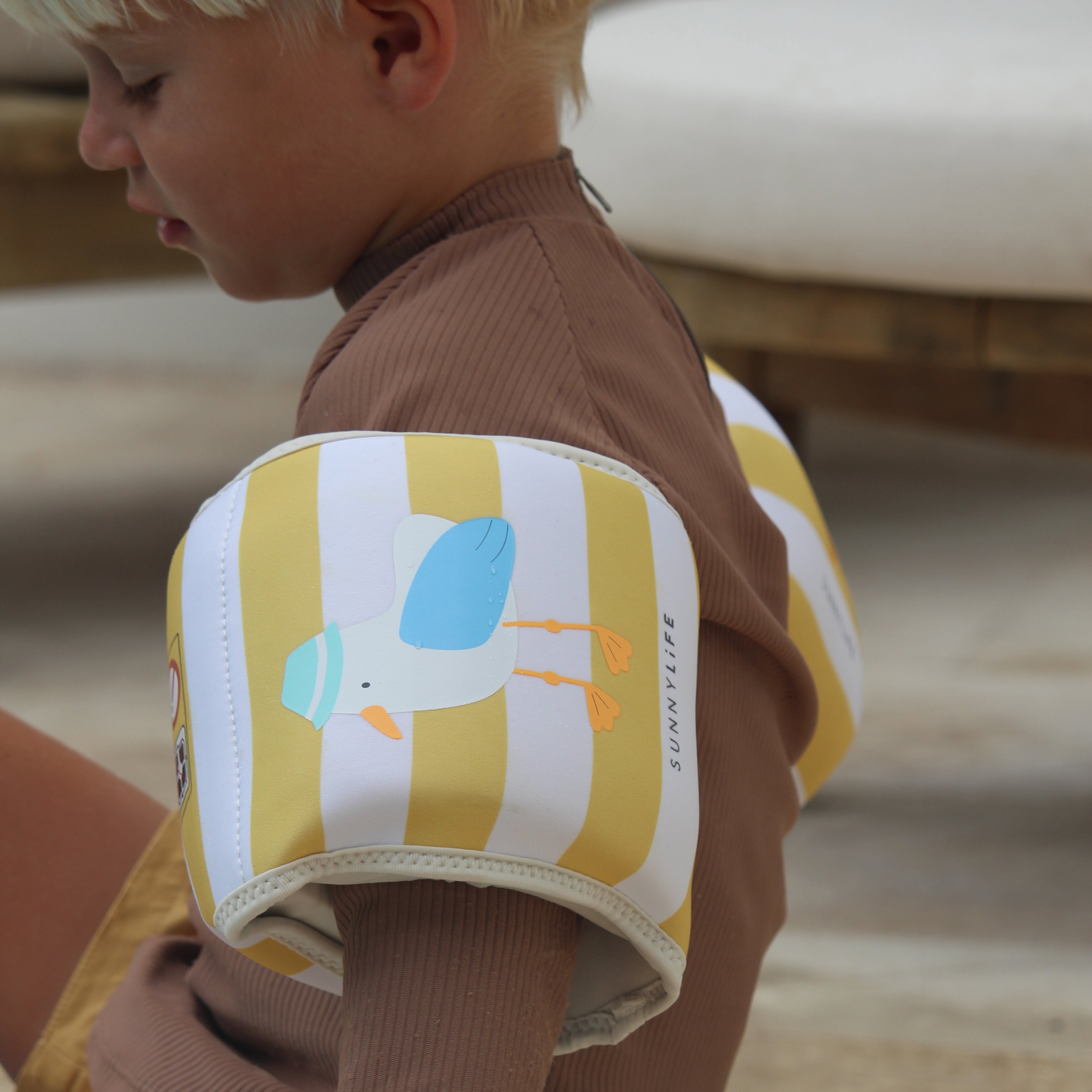 sunnylife-kids-neoprene-arm-bands-sid-the-seagull-mustard-stripe-sunl-s51nabms