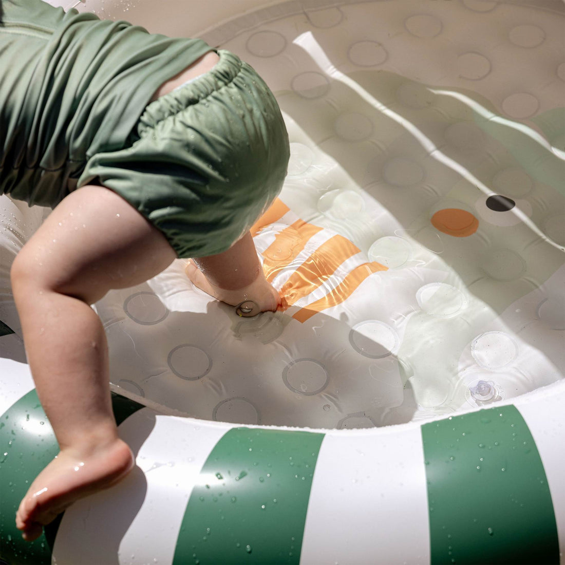 sunnylife-kids-pool-eli-the-elephant-grey-play-toy-sunl-s61kpeeg-07