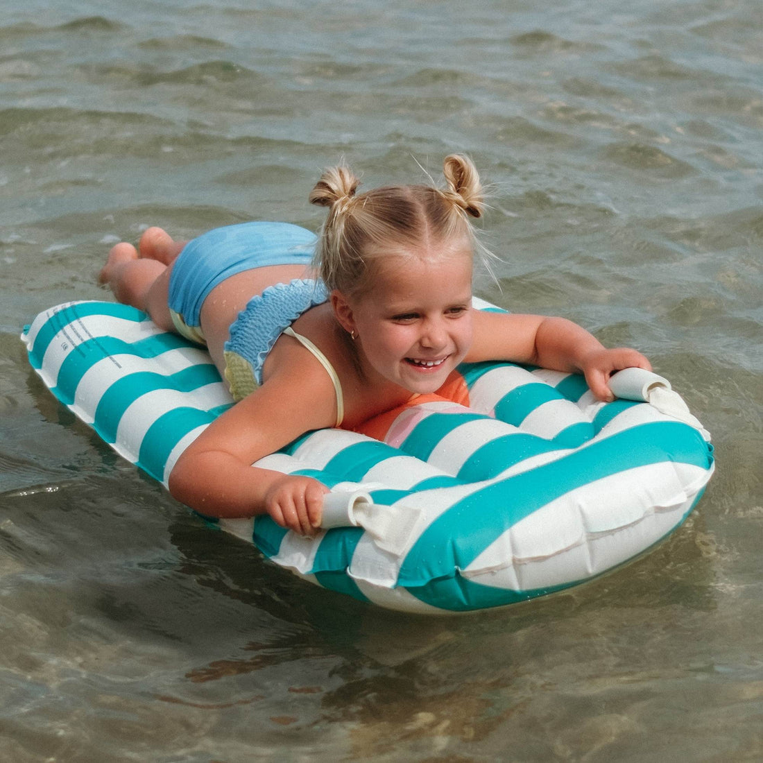 sunnylife-kids-surf-mat-poppy-the-peach-green-stripe-play-toy-sunl-s61ksmpg-11