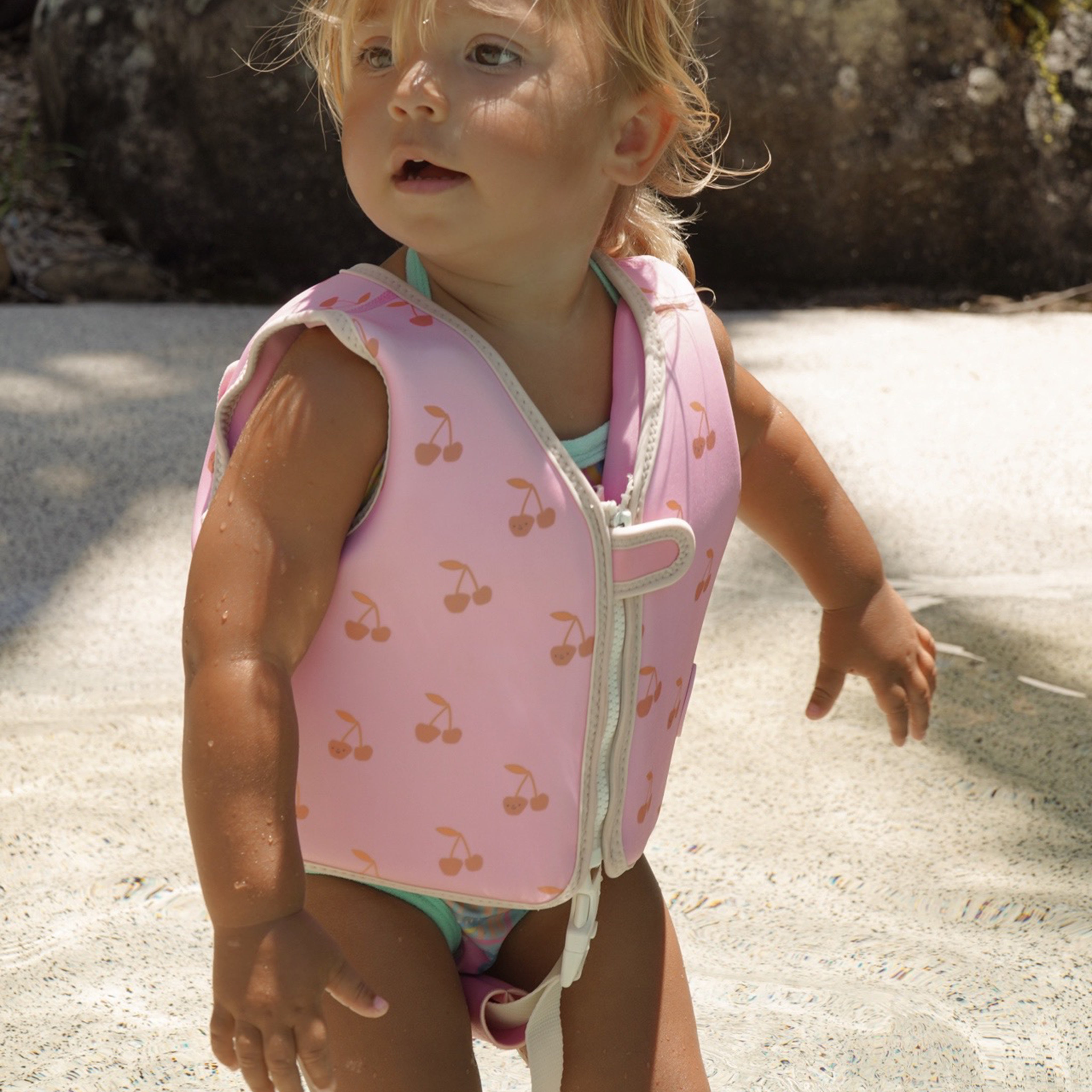 sunnylife-kids-swim-vest-cotton-candy-cherry-sunl-s51vvpk1