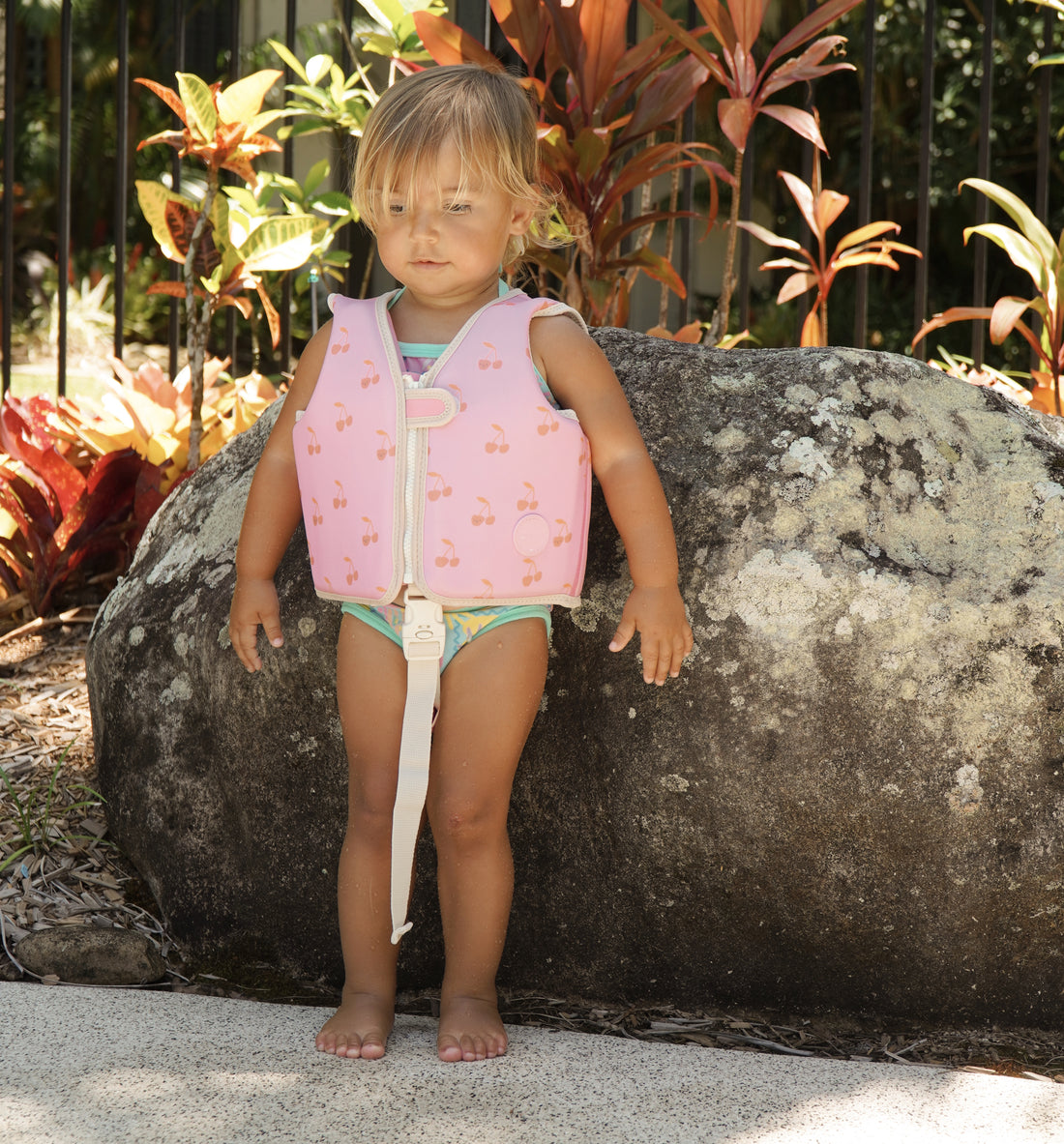 sunnylife-kids-swim-vest-cotton-candy-cherry-sunl-s51vvpk1