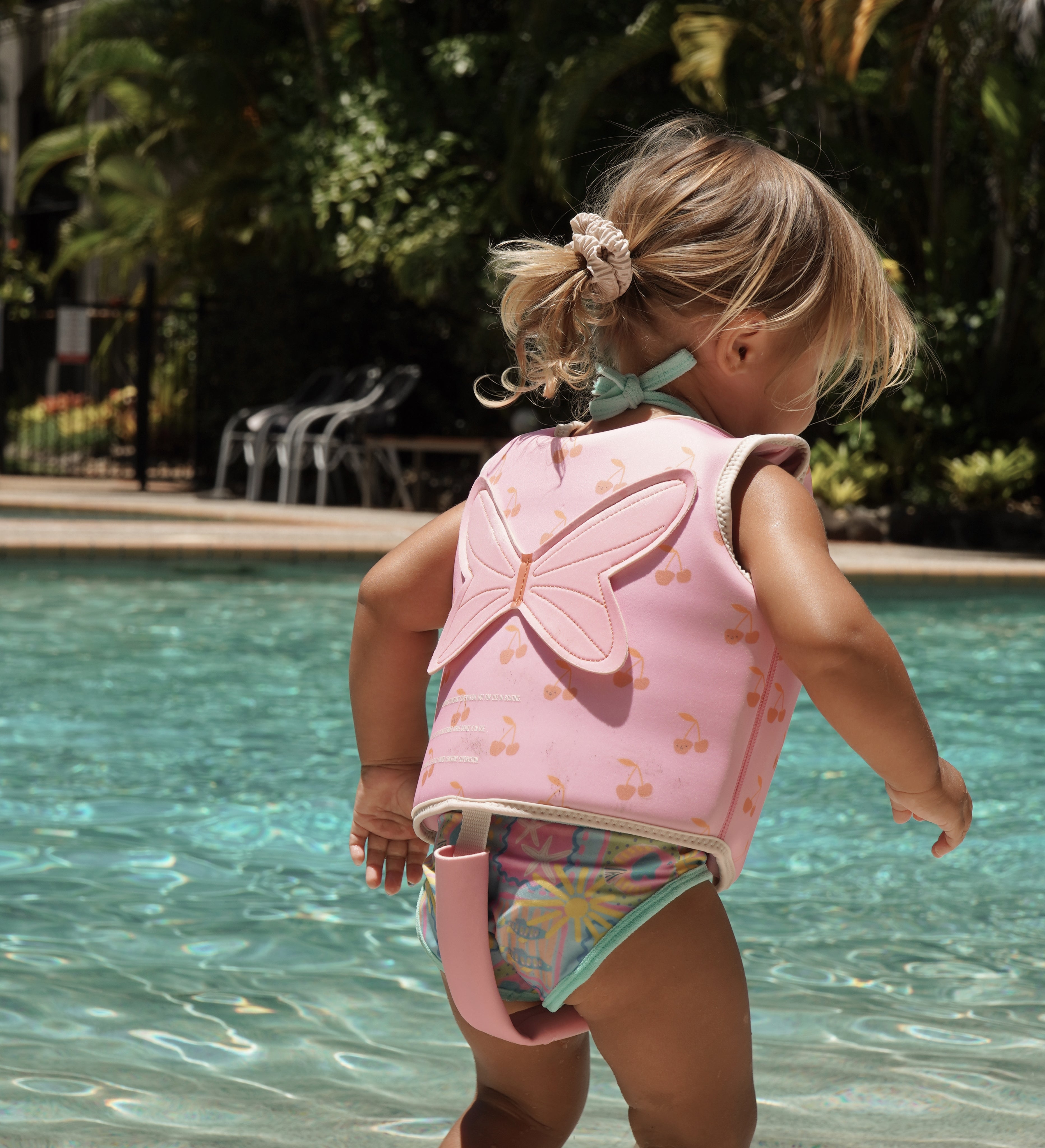 sunnylife-kids-swim-vest-cotton-candy-cherry-sunl-s51vvpk1