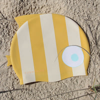 sunnylife-kids-swimming-cap-finn-the-fish-mustard-stripe-sunl-s51scmst