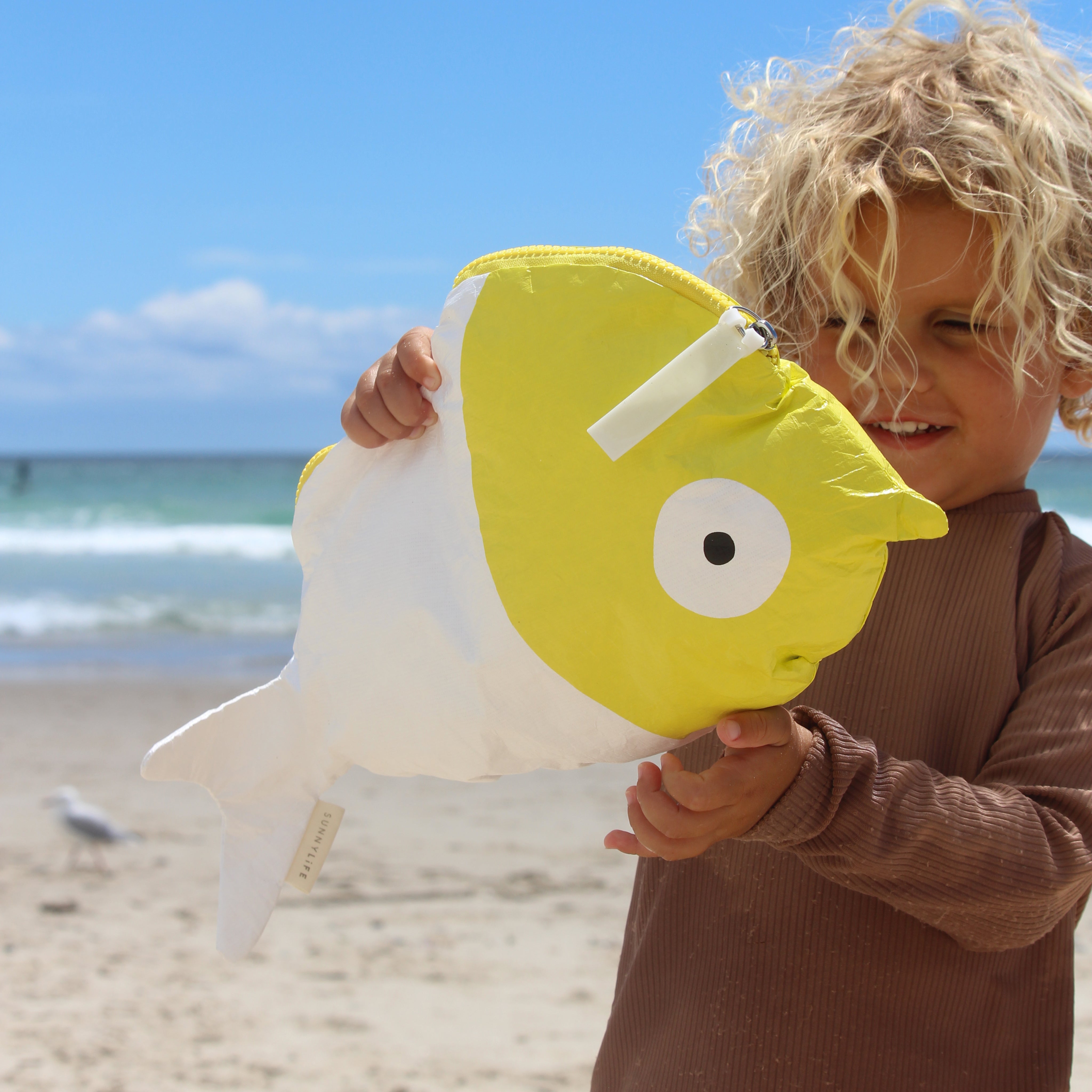 sunnylife-kids-wet-bag-finn-the-fish-neon-yellow-sunl-s51kwbny