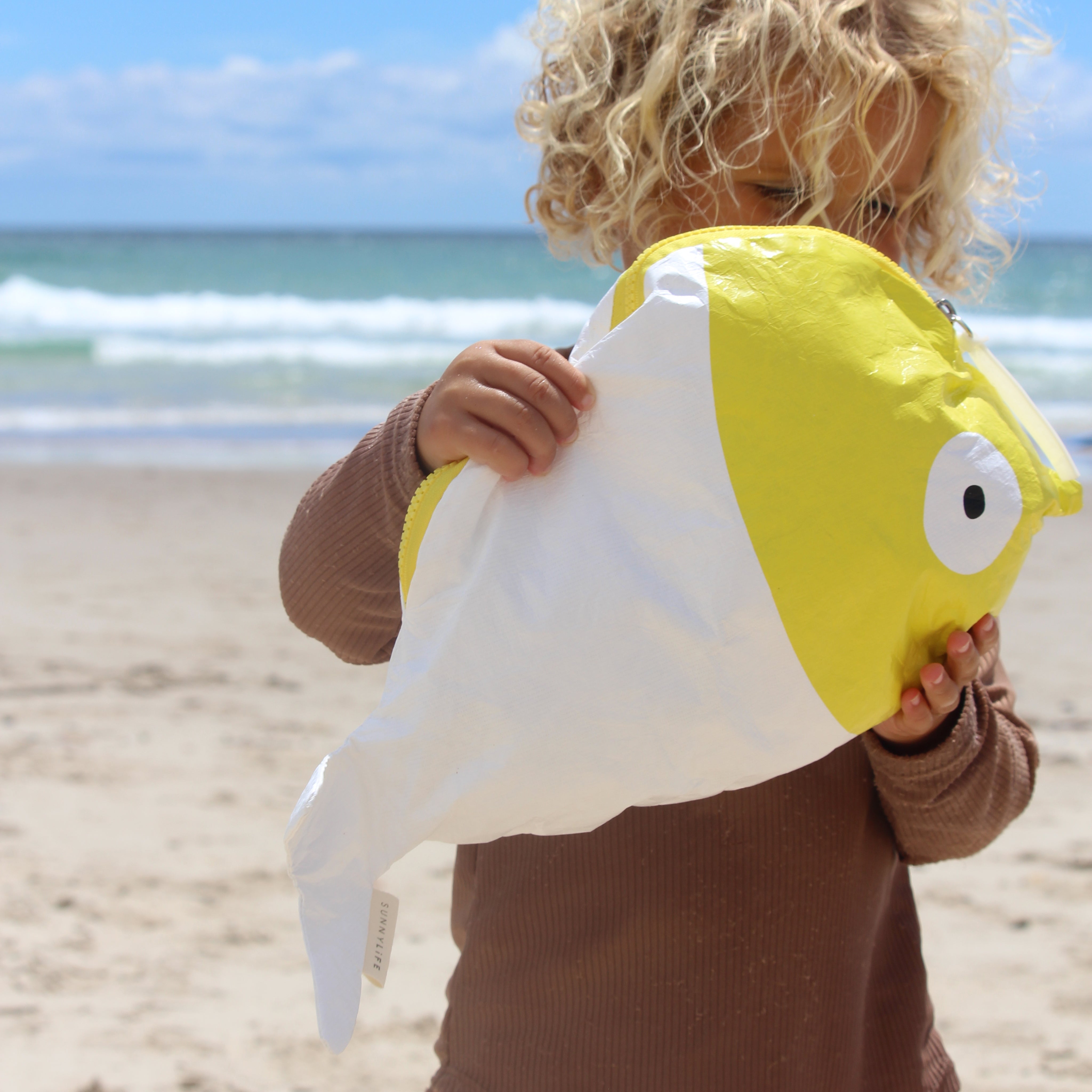 sunnylife-kids-wet-bag-finn-the-fish-neon-yellow-sunl-s51kwbny