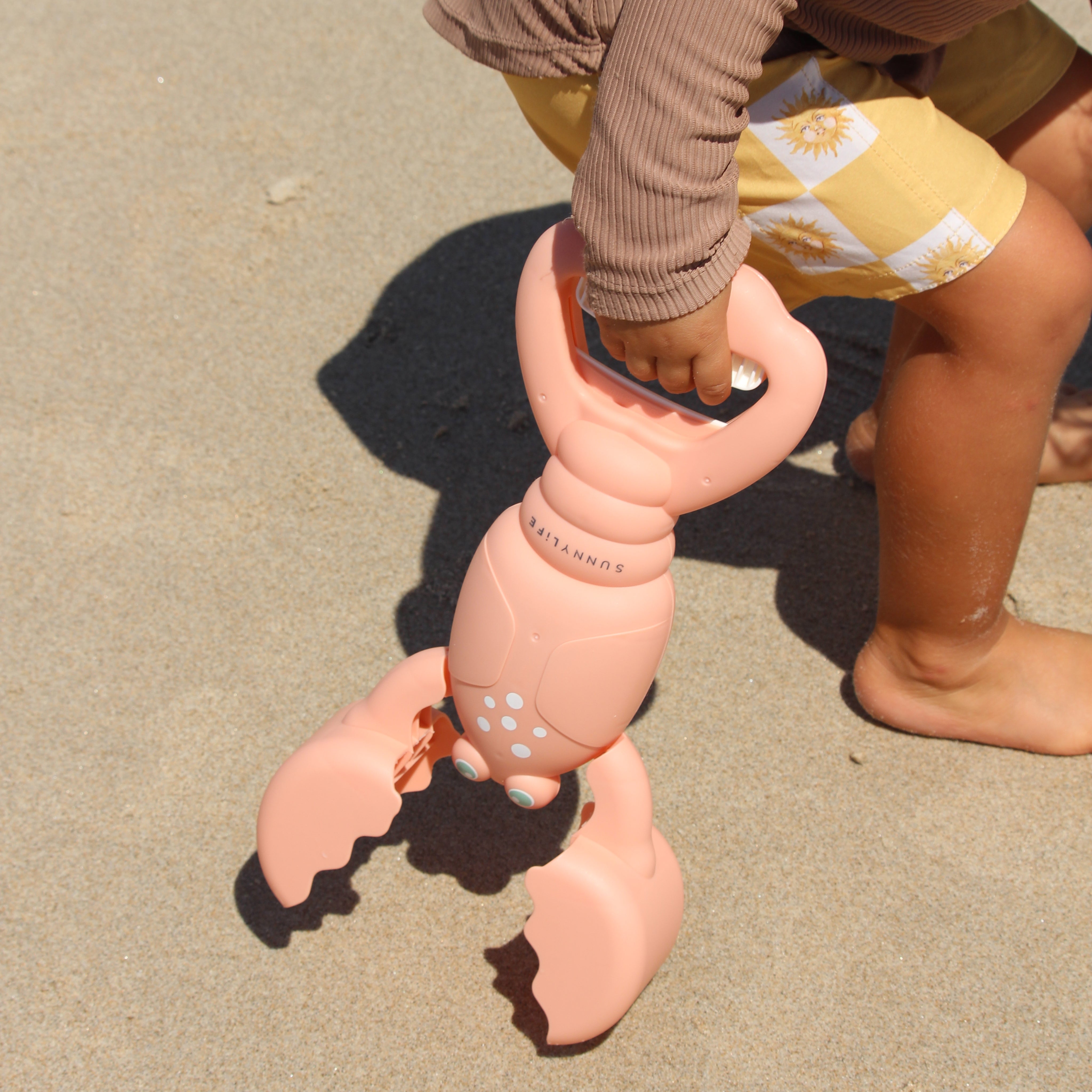 sunnylife-sand-claws-lobster-coral-sunl-s51sclco