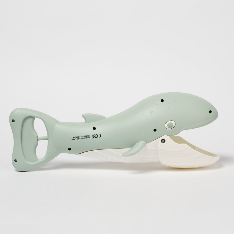 sunnylife-sand-claws-whale-green0sunl-s51sclbl
