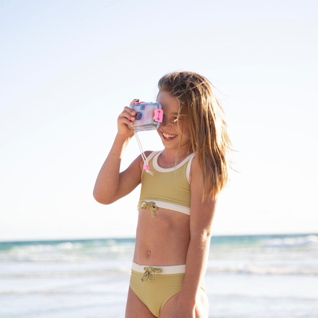 sunnylife-underwater-camera-sea-seeker-strawberry-sunl-s3icamsb