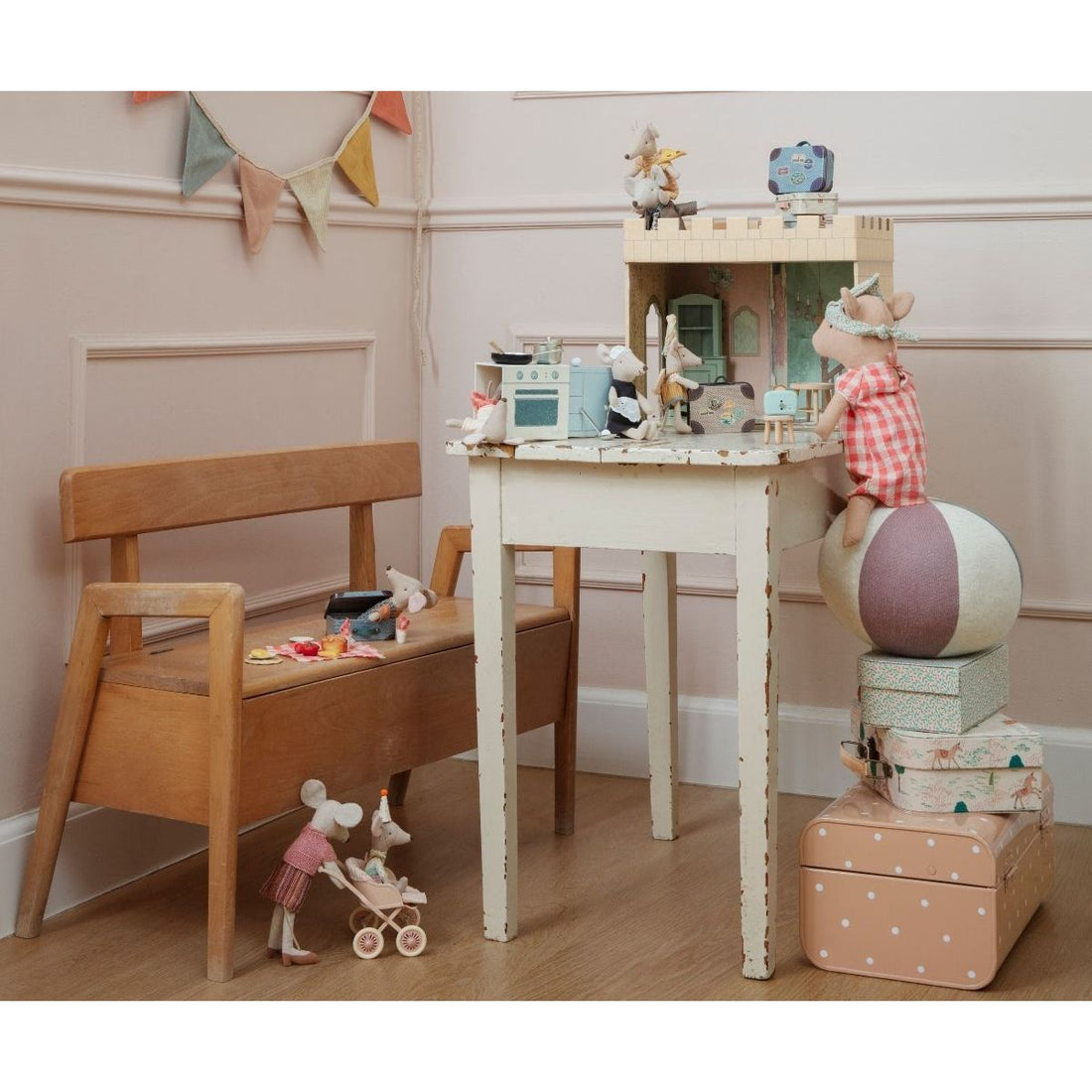 white-maileg-castle-hall-mouse-play-toy-MAIL-115203001
