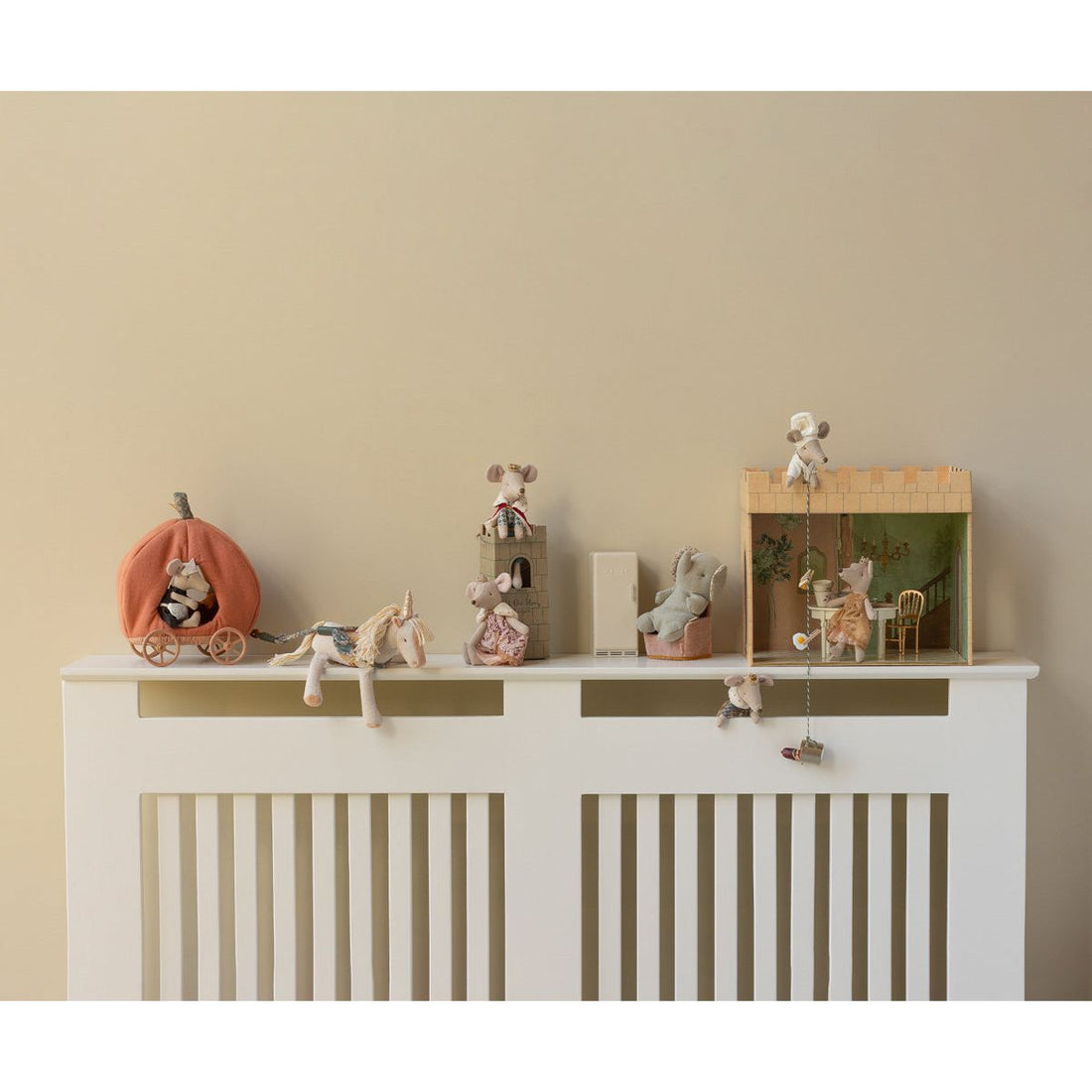 white-maileg-castle-hall-mouse-play-toy-MAIL-115203001
