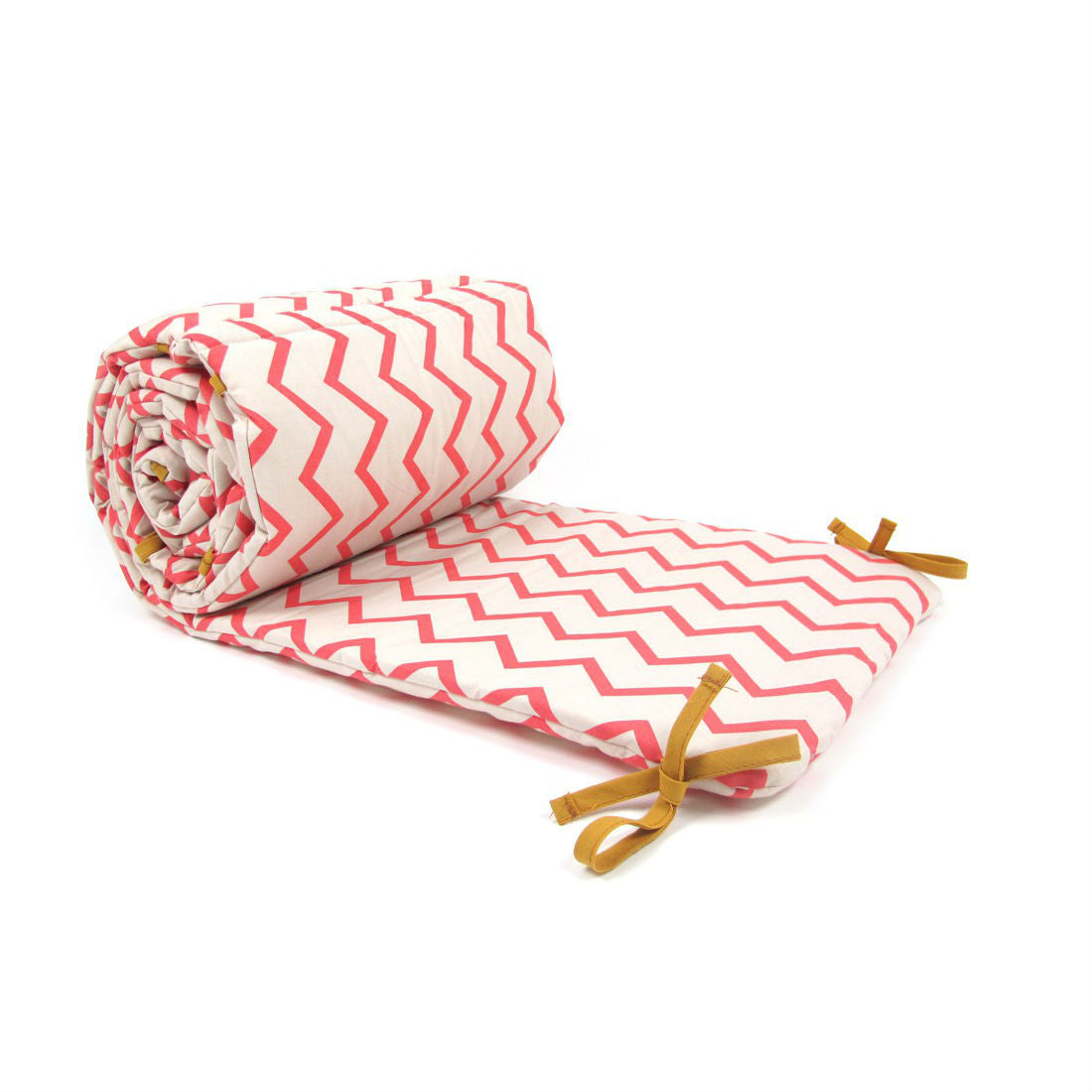 nobodinoz-cot-bumper-zigzag-pink-02