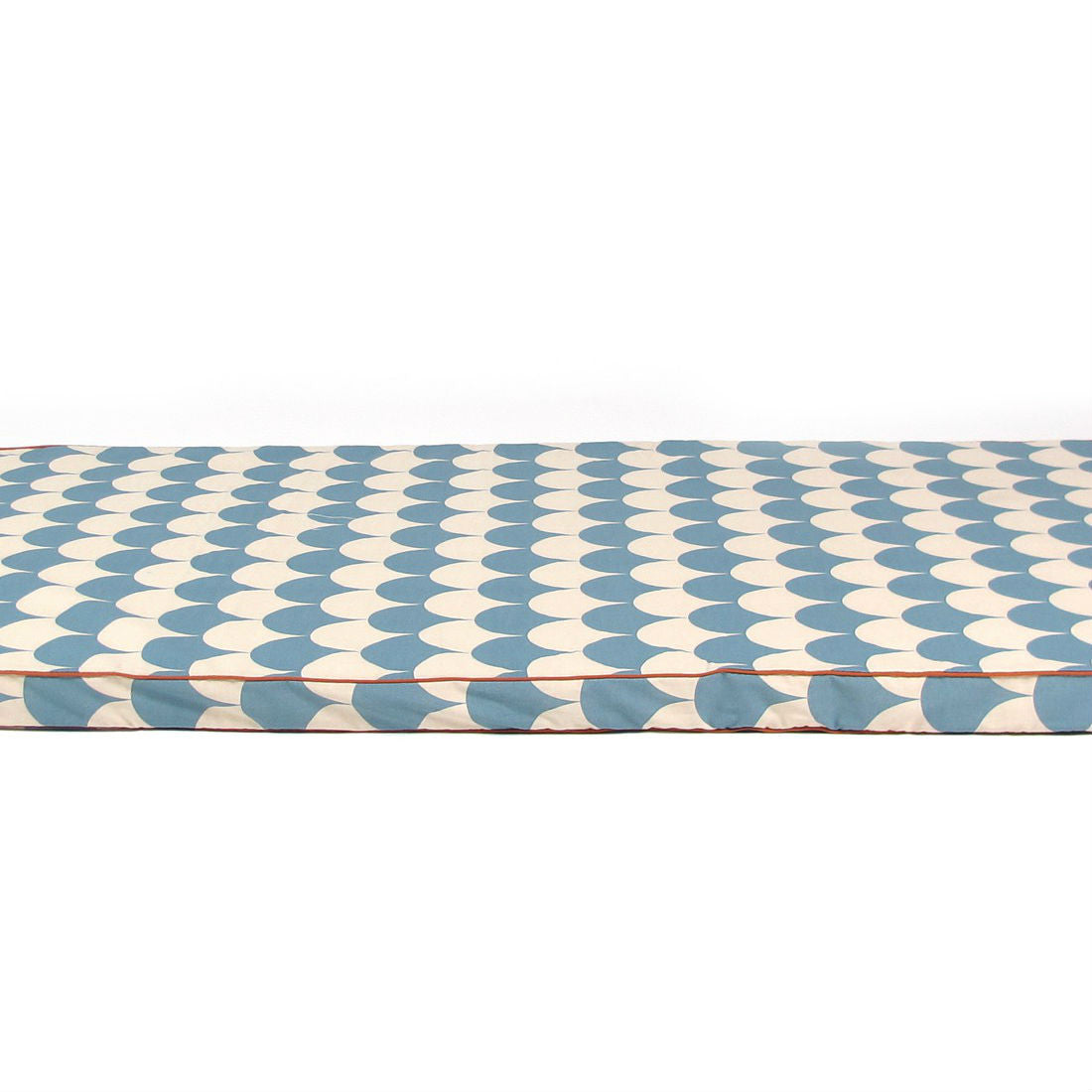 nobodinoz-mattress-blue-scales-02