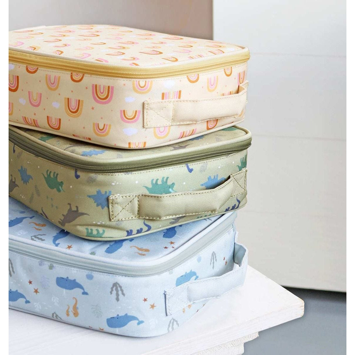 a-little-lovely-company-cool-bag-rainbows- (6)
