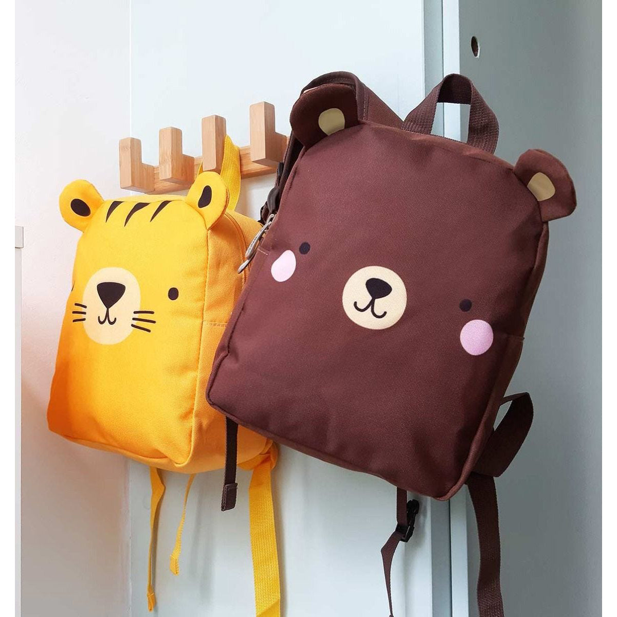 a-little-lovely-company-little-backpack-bear- (7)
