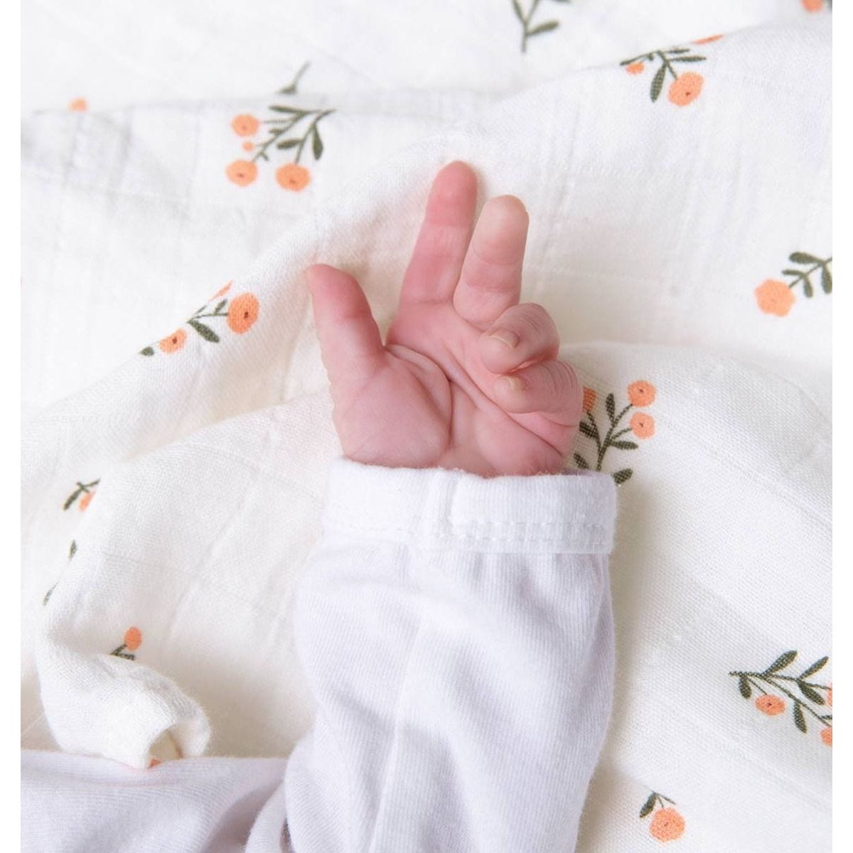 a-little-lovely-company-muslin-cloth-set-of-2-little-flowers-baby-nursery-allc-mulfpi01-00006