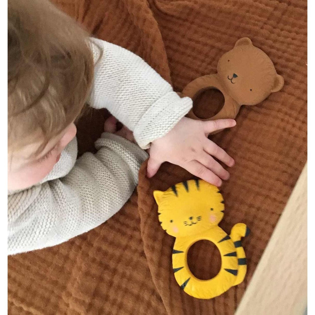 a-little-lovely-company-teether-ring-tiger- (9)