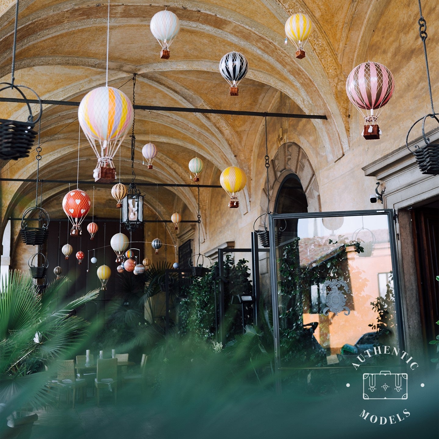 authentic-models-floating-the-skies-lavender-hot-air-balloon-hanging-decor-13cm-aumd-ap160l- (9)