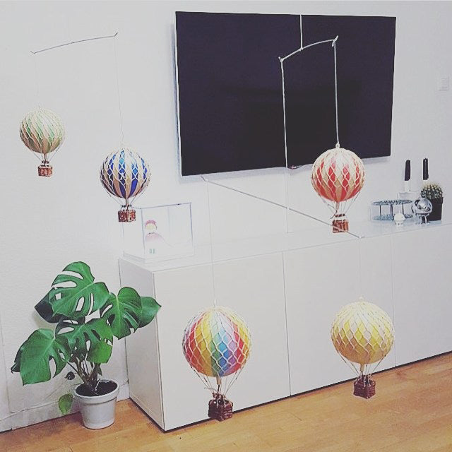 authentic-models-floating-the-skies-pink-hot-air-balloon-hanging-decor-13cm-aumd-ap160p- (8)
