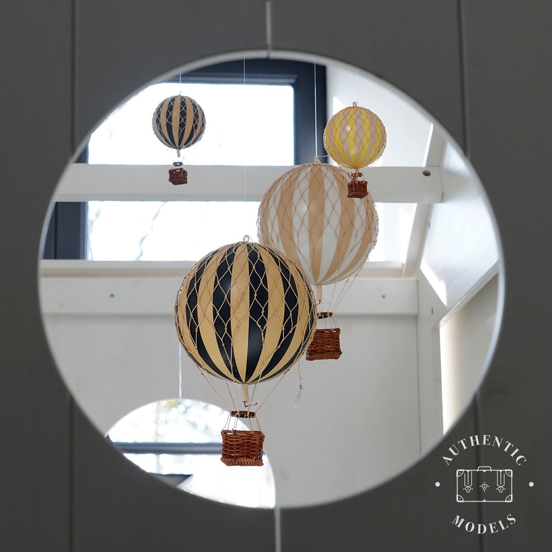 authentic-models-travels-light-lavender-hot-air-balloon-hanging-decor-30cm-aumd-ap161l- (15)