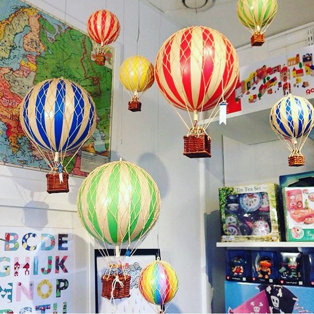 authentic-models-travels-light-red-double-hot-air-balloon-hanging-decor-30cm-aumd-ap161dr- (8)