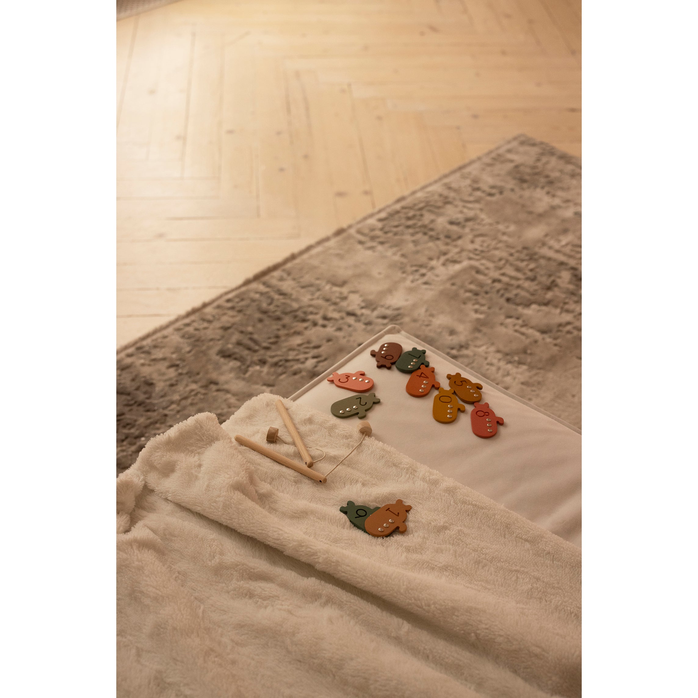 babai-wooden-fishing-game-set-on-the-magnets-brave-numbers-&-colors-bbai-num-fishes-cols- (2)