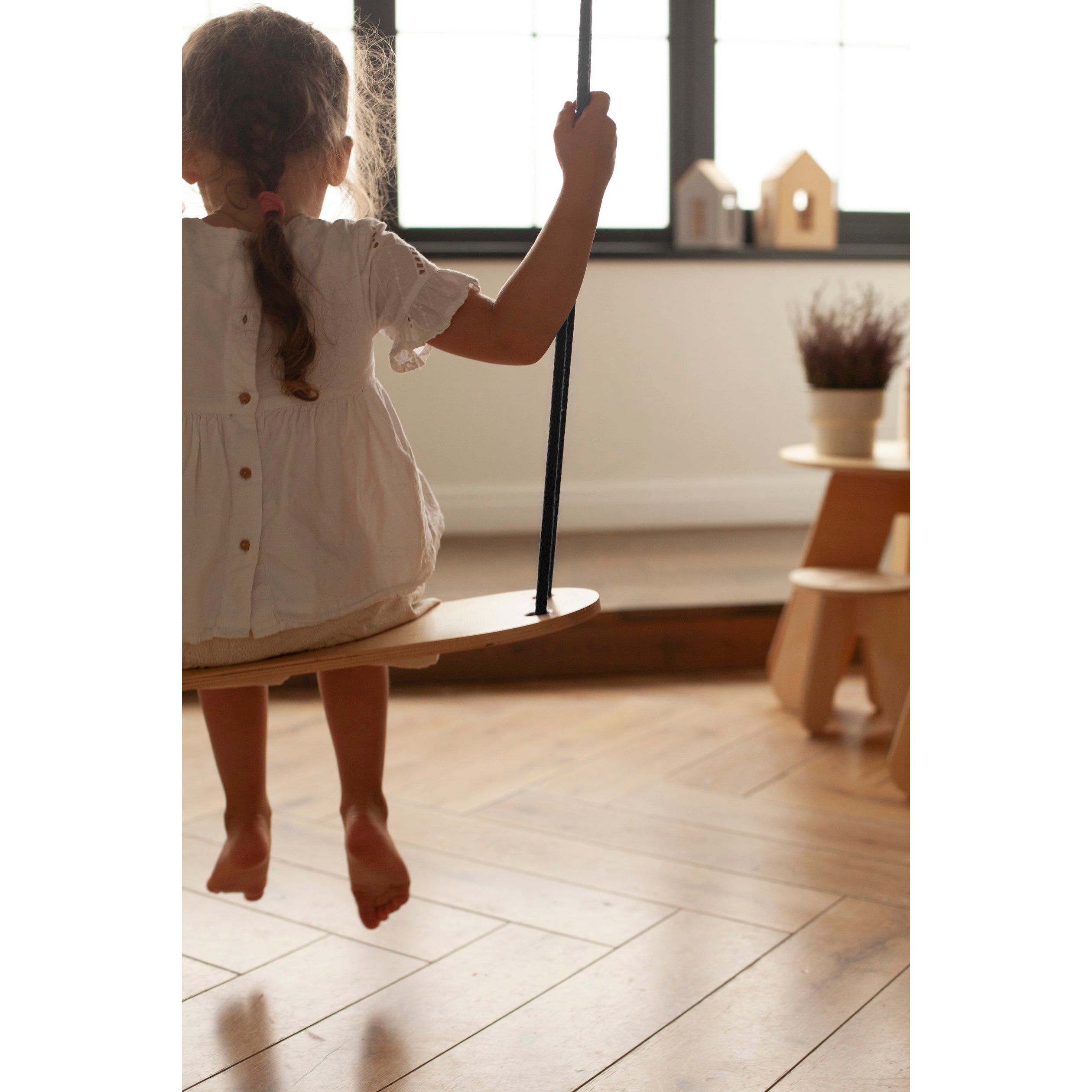 babai-wooden-swing-black-rope- (2)