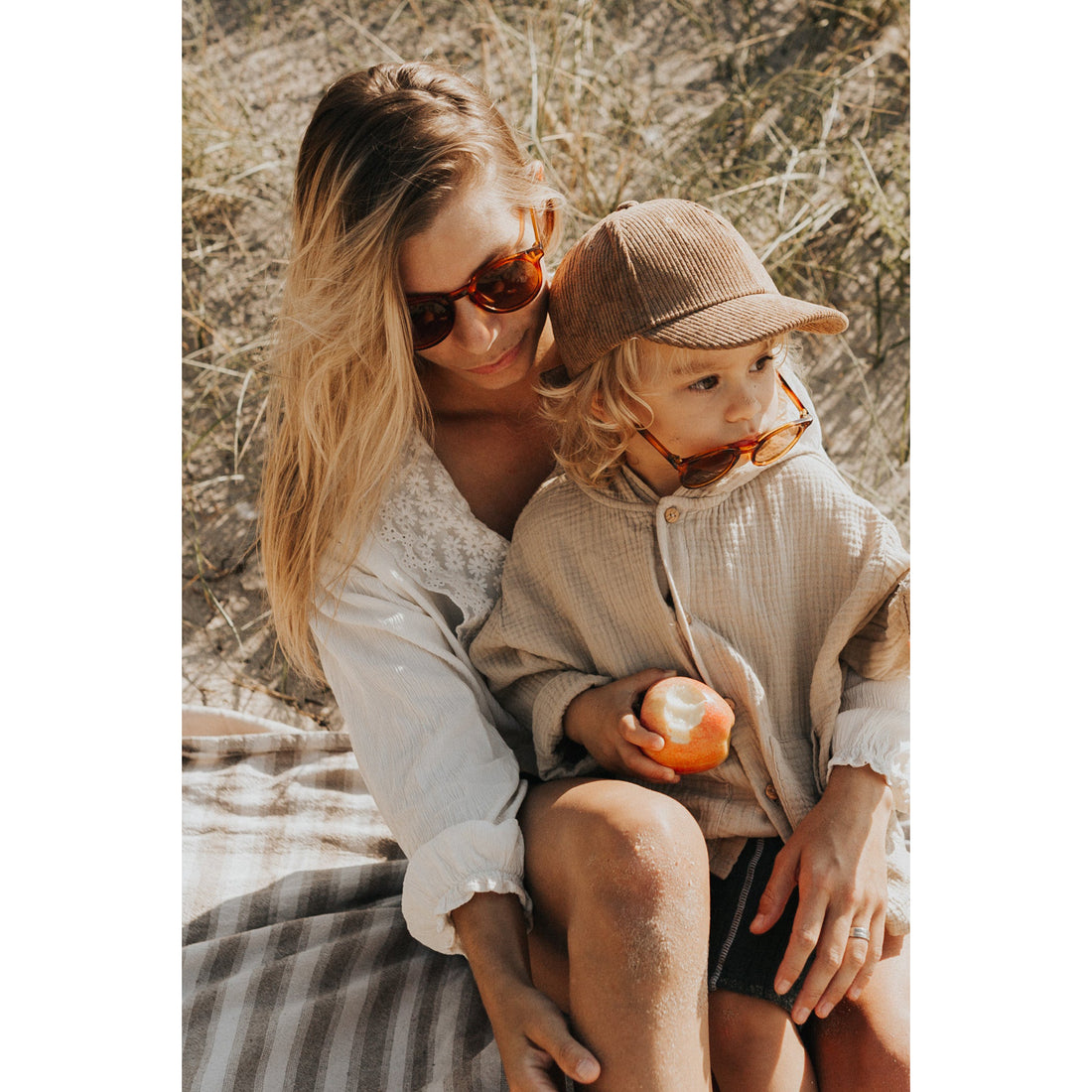 babymocs-adult-sunnies-new-classic-shape-amber-bmoc-0768253223187-amber- (6)