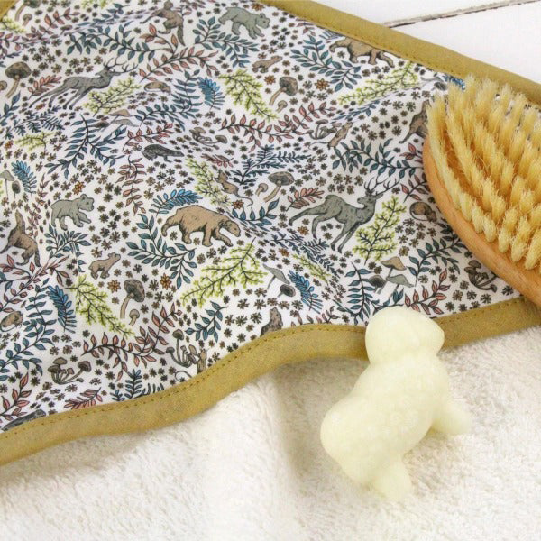 barnabe-aime-le-café-bath-towel-fabio-barn-cabain-fabio- (3)