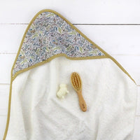 barnabe-aime-le-café-bath-towel-fabio-barn-cabain-fabio- (2)