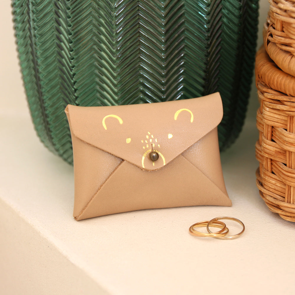 barnabe-aime-le-café-bear-purse-moka-01
