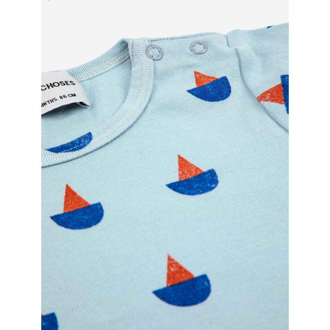 bobo-choses-sail-boat-all-over-playsuit-bobo-s23123ab049-6m-