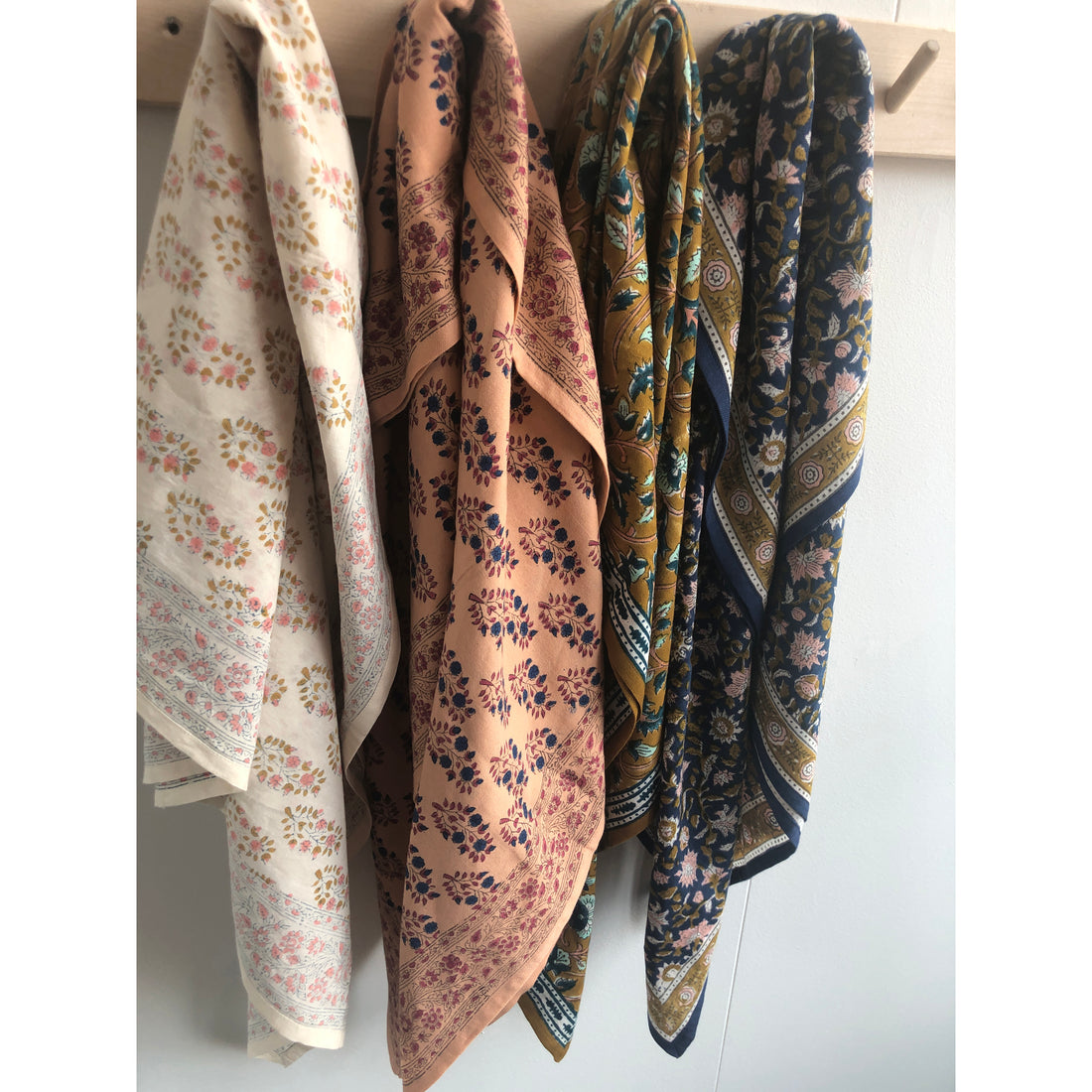 bonheur-du-jour-paris-girl-scarf-honey-unique-bdj-adult-tamaris-ho-unique- (10)